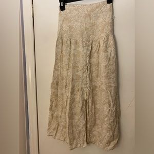 A maxi long skirt perfect to wear for summer